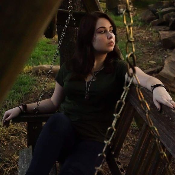 Meet your Posher, Damia - Picture 1 of 1